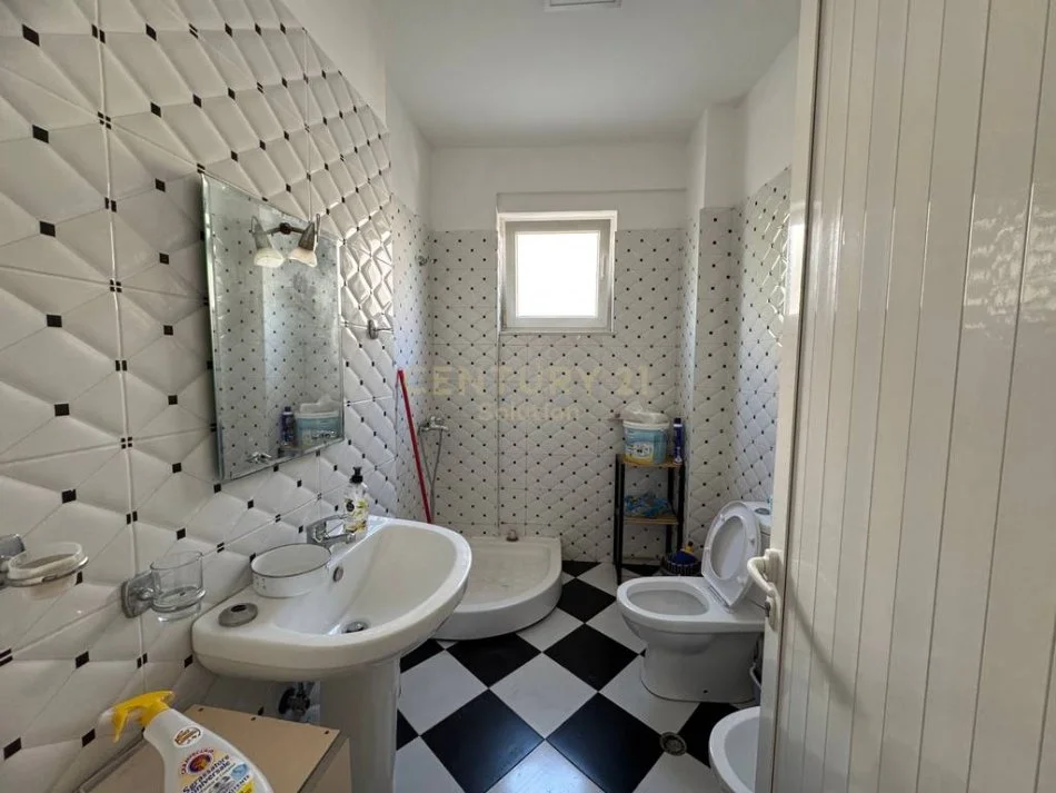 Tirane, jepet me qera apartament 2+1 Kati 2, 85 m² 600 € (Kompleksi Fz)