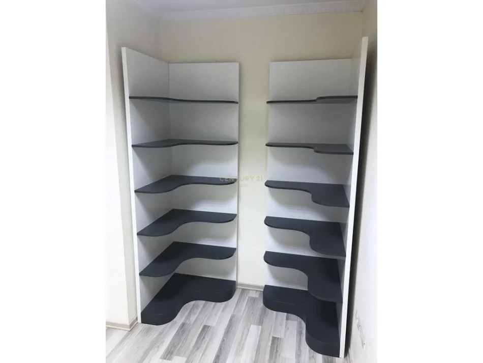 Tirane, jepet me qera zyre Kati 13, 97 m² 900 € (9-katshet)