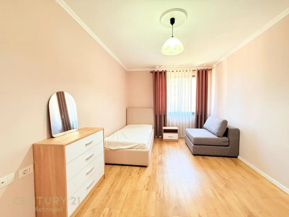 Tirane, shitet apartament 2+1 , 76 m² 140.000 € (rruga bardhyl)