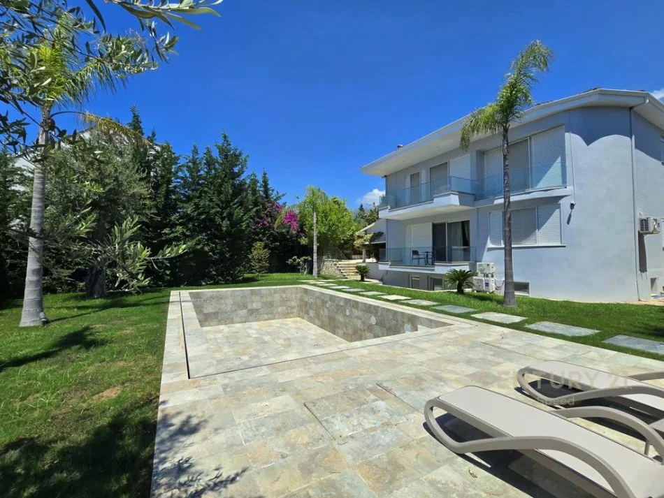 Dhermi - Palase, shitet Vile 5+1+Ballkon Kati 3, 250 m² 1.200.000 € 