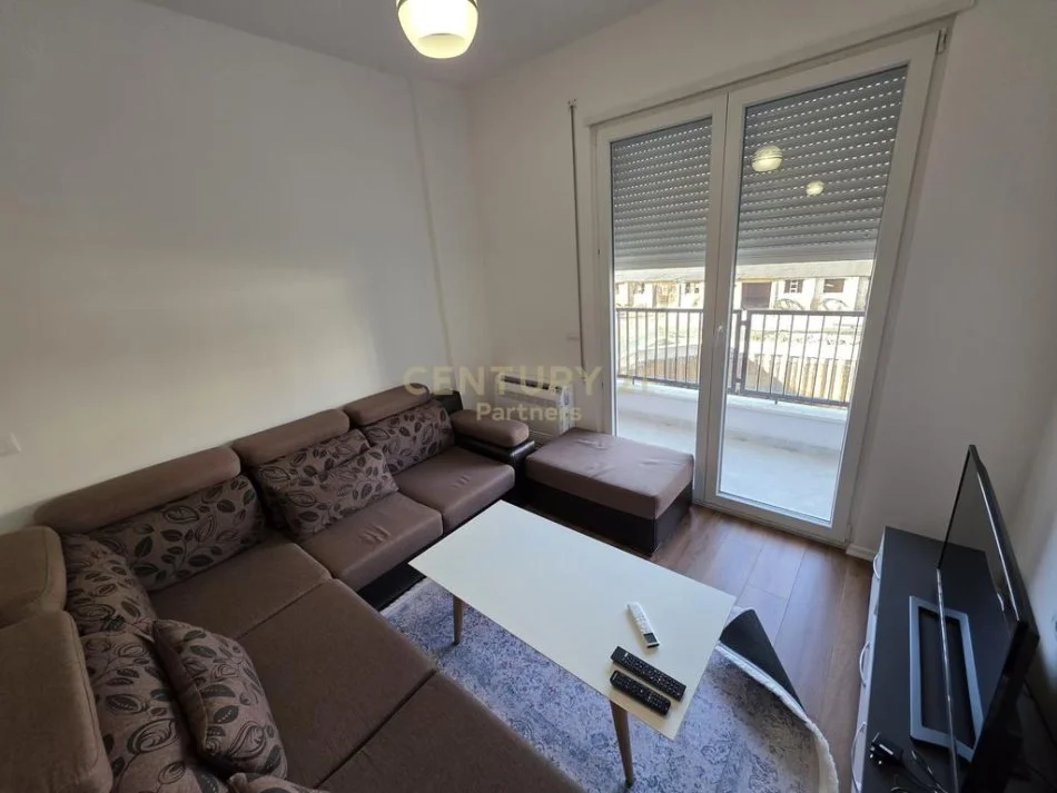 Tirane, jepet me qera apartament 1+1+Ballkon Kati 2, 60 m² 450 € 