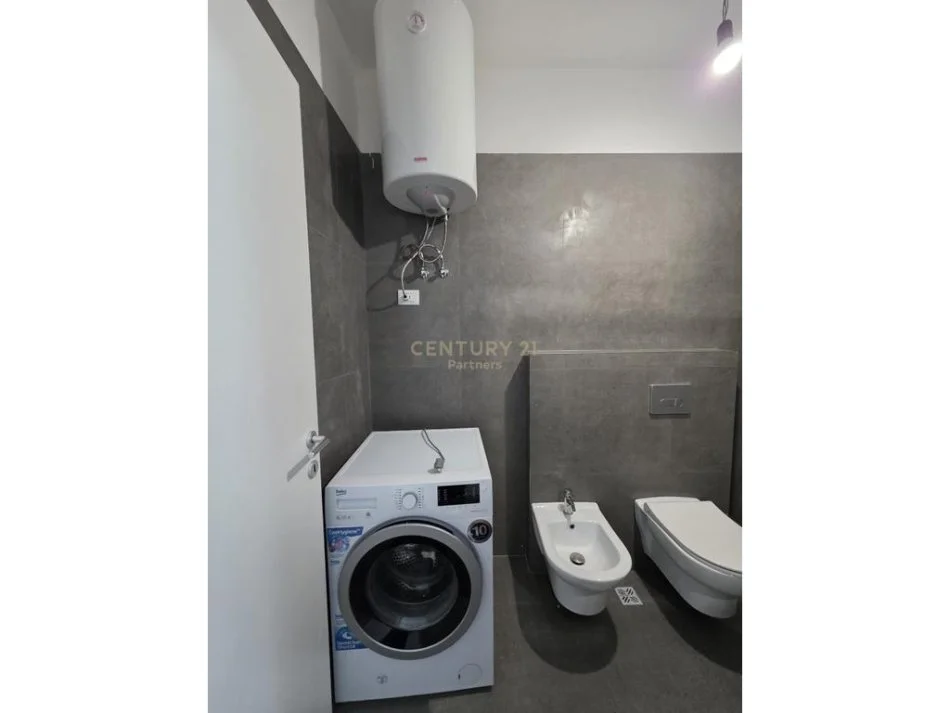 Tirane, jepet me qera apartament 1+1+Ballkon Kati 2, 60 m² 450 € 