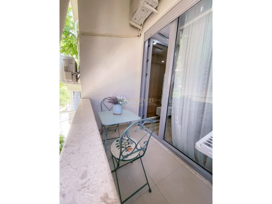 Tirane, jepet me qera apartament 2+1+Ballkon Kati 2, 130 m² 1.000 € (ENT116243)