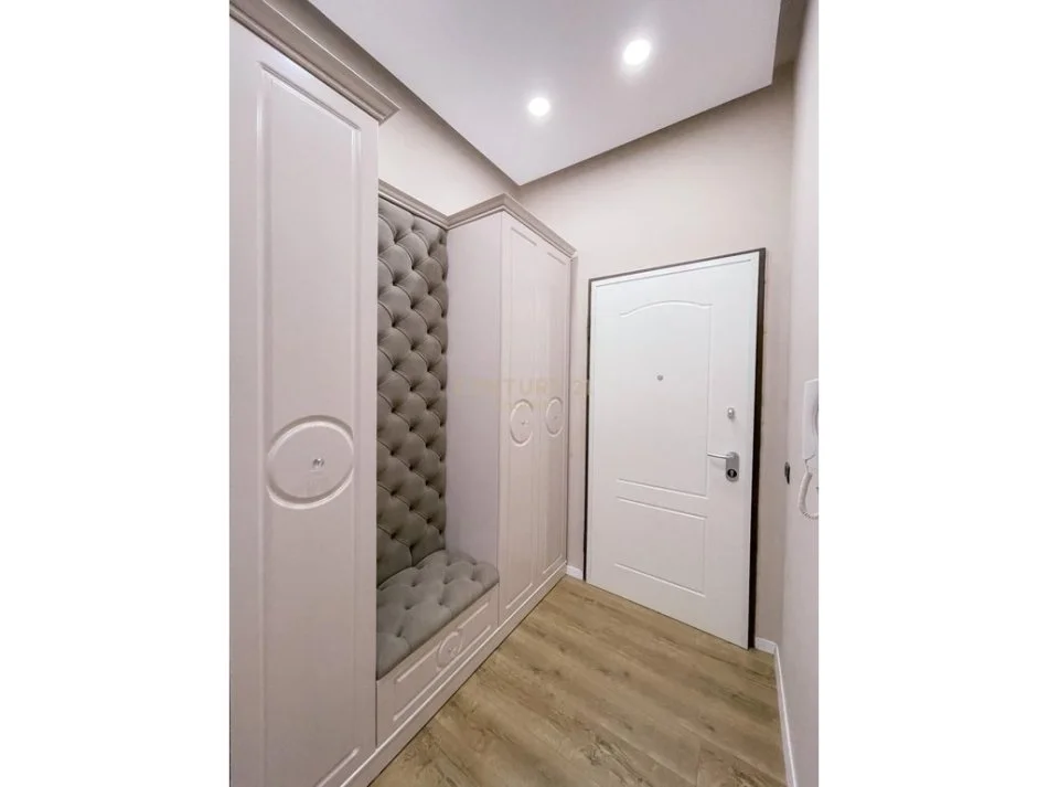 Tirane, jepet me qera apartament 2+1+Ballkon Kati 2, 130 m² 1.000 € (ENT116243)