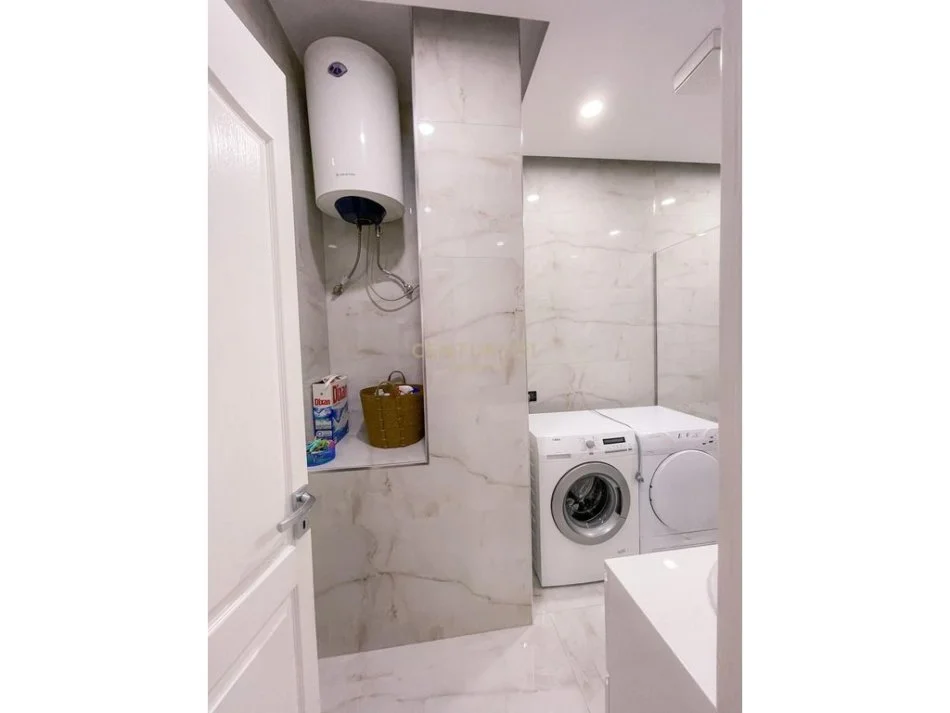 Tirane, jepet me qera apartament 2+1 Kati 2, 130 m² 1.000 € 