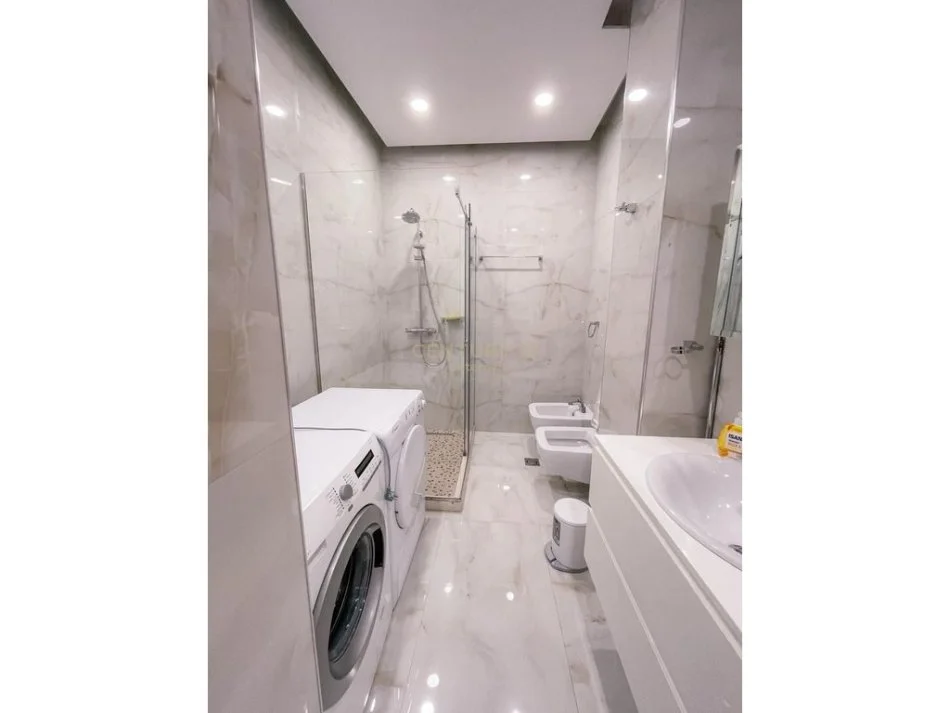 Tirane, jepet me qera apartament 2+1+Ballkon Kati 2, 130 m² 1.000 € (ENT116243)