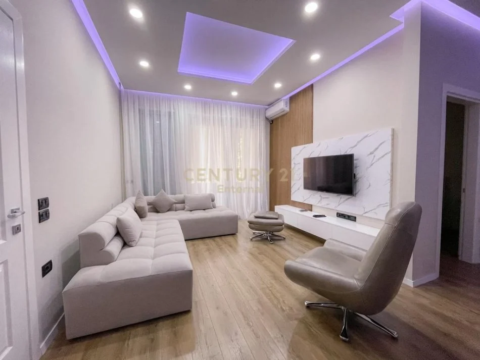 Tirane, jepet me qera apartament 2+1+Ballkon Kati 2, 130 m² 1.000 € (ENT116243)