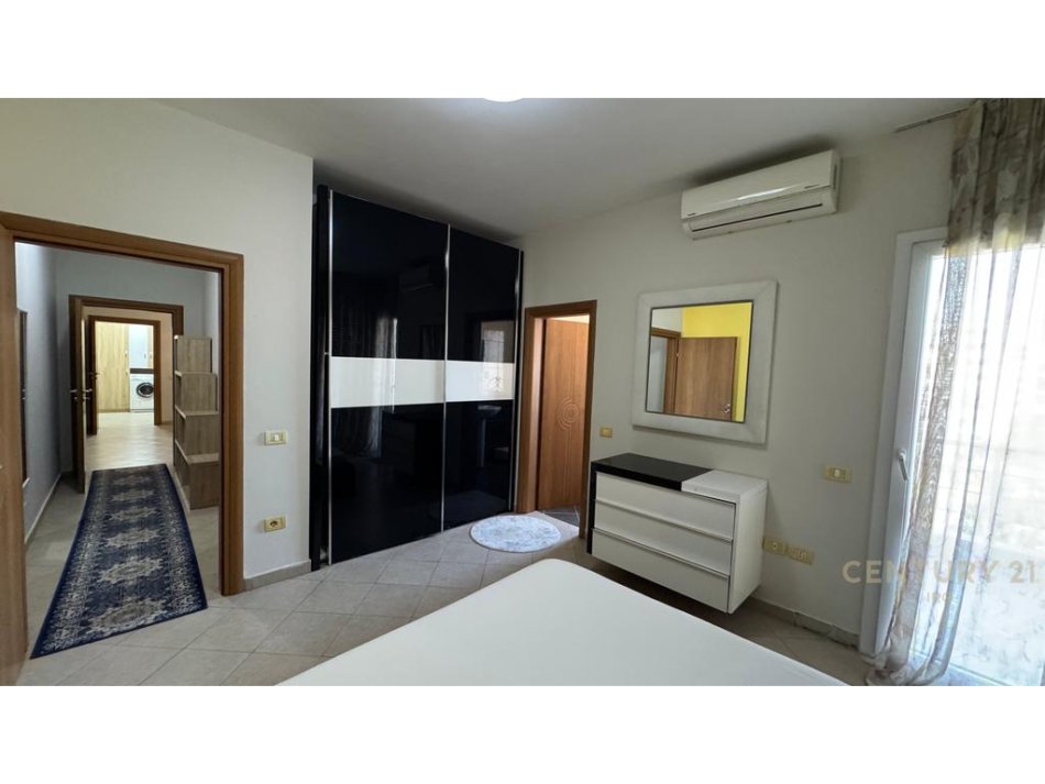 Tirane, jepet me qera apartament 2+1 Kati 4, 100 m² 450 € 