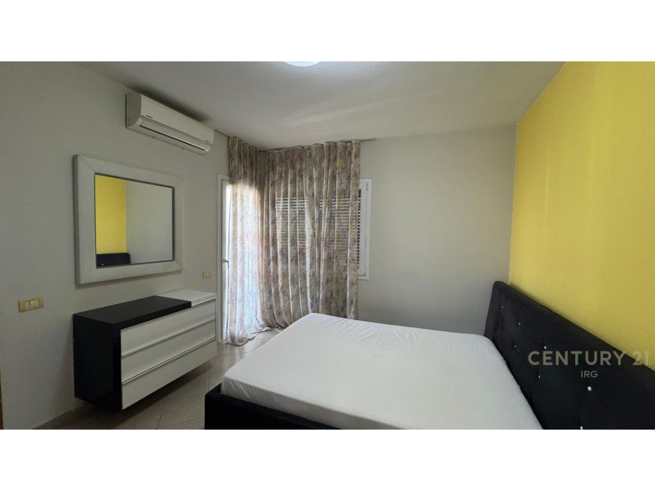Tirane, jepet me qera apartament 2+1 Kati 4, 100 m² 450 € 
