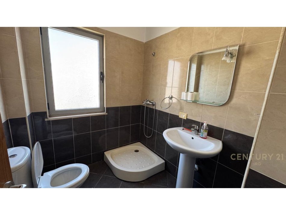 Tirane, jepet me qera apartament 2+1 Kati 4, 100 m² 450 € 