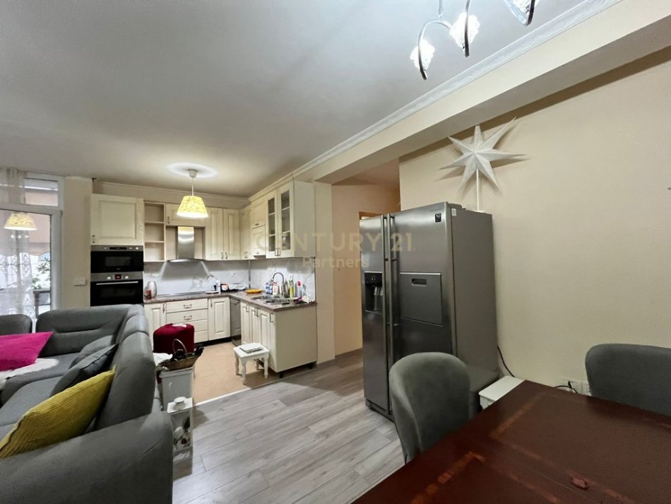 Tirane, shitet apartament 2+1 Kati 4, 104 m² 180.000 € 