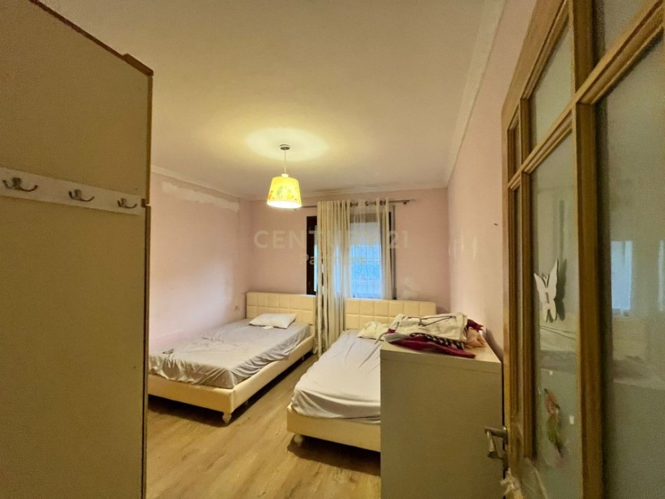 Tirane, shitet apartament 2+1 Kati 4, 104 m² 180.000 € 