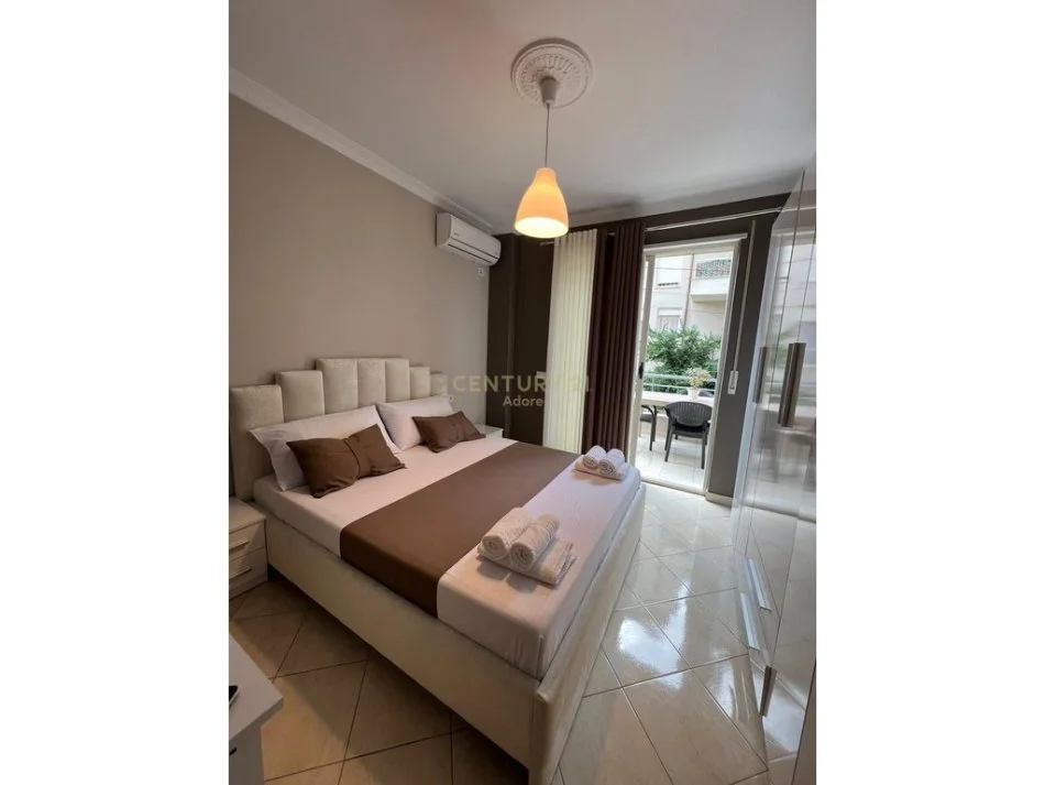 Tirane, jepet me qera apartament 1+1+Ballkon Kati 2, 80 m² 550 € (RRUGA PETI)