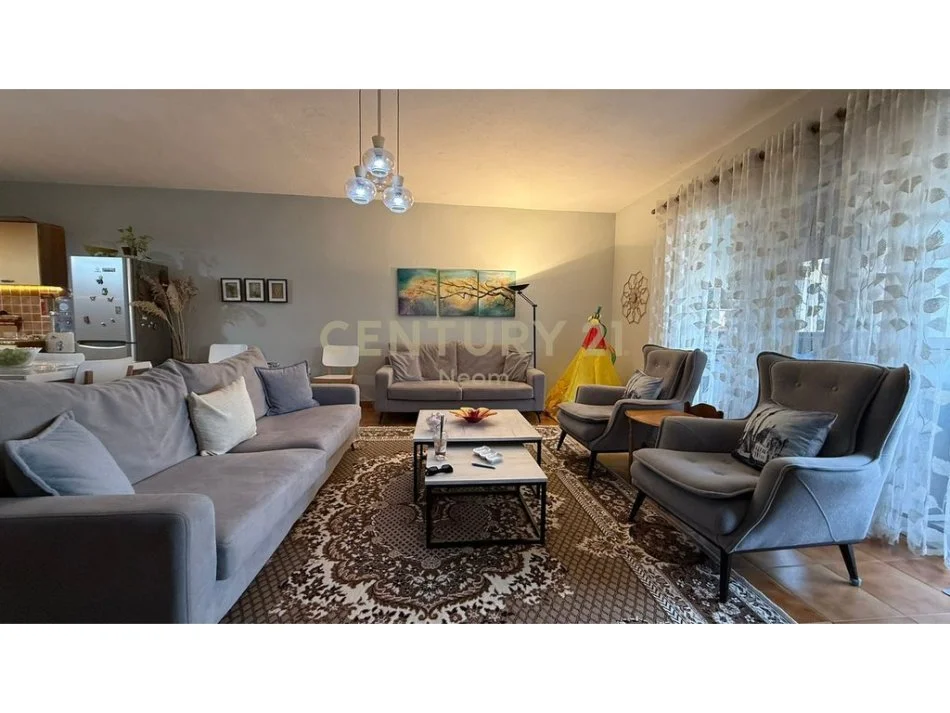 Tirane, shitet apartament 2+1+Ballkon Kati 6, 135 m² 260.000 € (Komune të Parisit)
