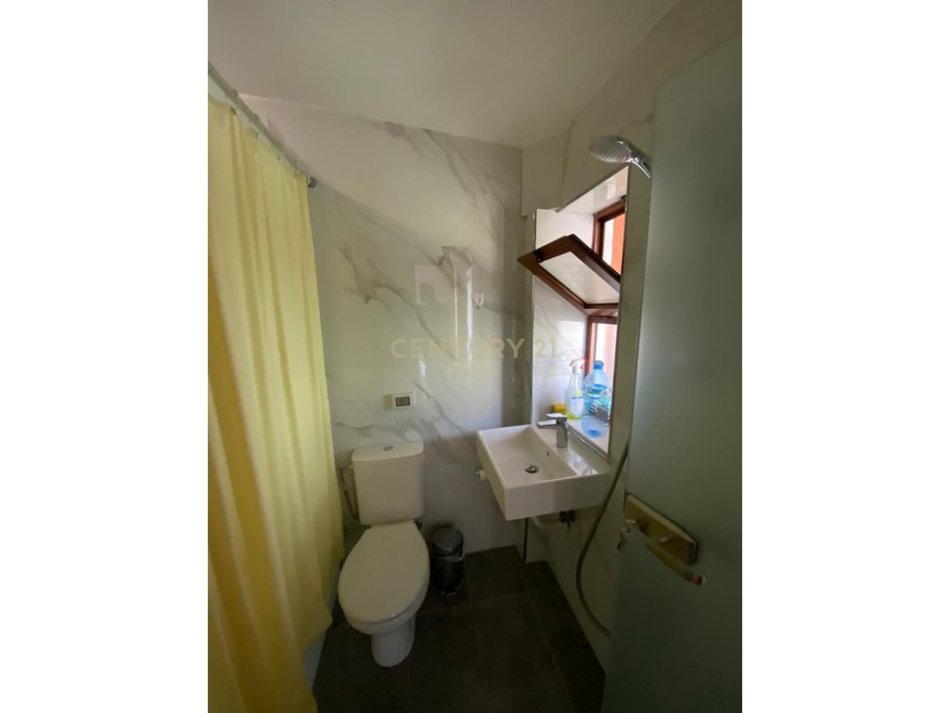 Tirane, jepet me qera apartament 2+1 Kati 4, 80 m² 800 €