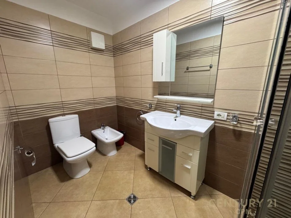 Tirane, jepet me qera apartament 1+1 Kati 5, 71 m² 500 € 