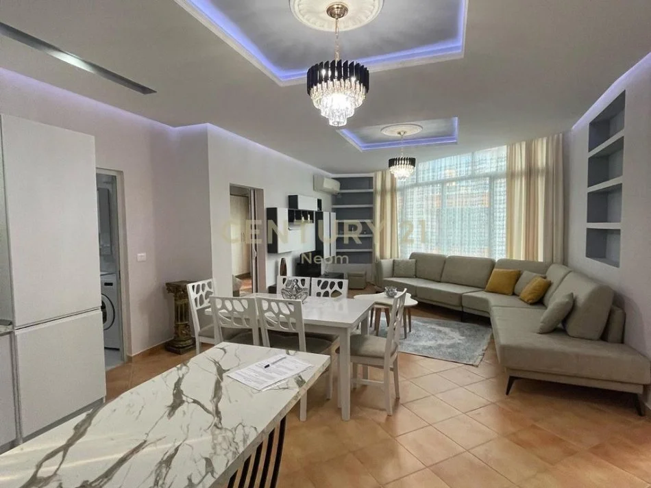 Tirane, jepet me qera apartament 1+1+Aneks+Ballkon Kati 4, 75 m² 600 € (Neom116305)