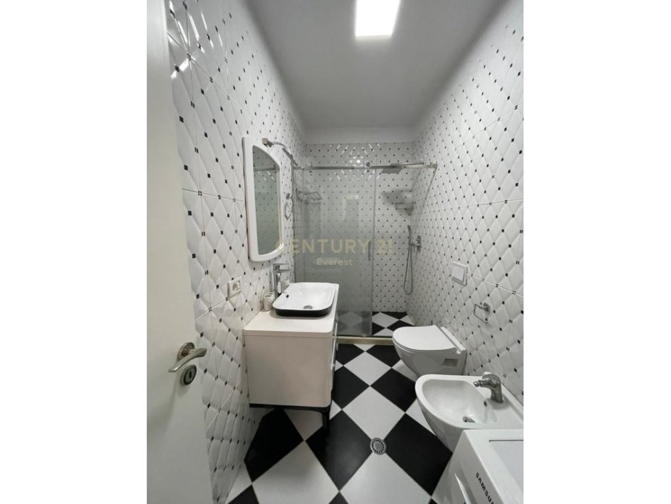 Tirane, jepet me qera apartament 1+1 Kati 6, 70 m² 500 € 