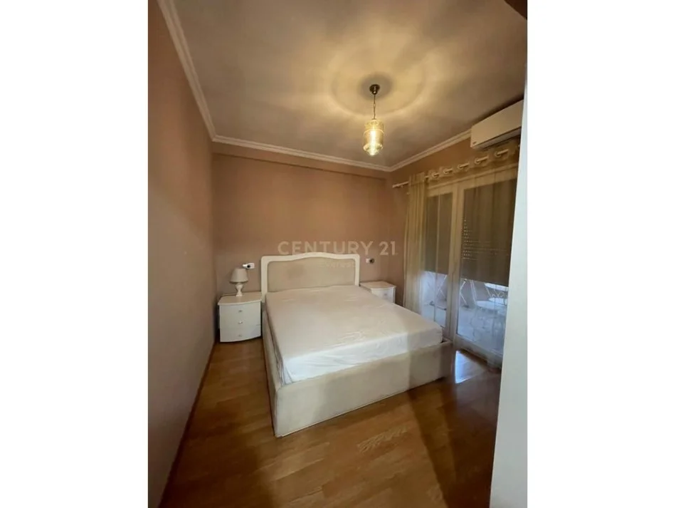 Tirane, jepet me qera apartament 1+1+Ballkon Kati 6, 70 m² 500 € (Ali Dem)