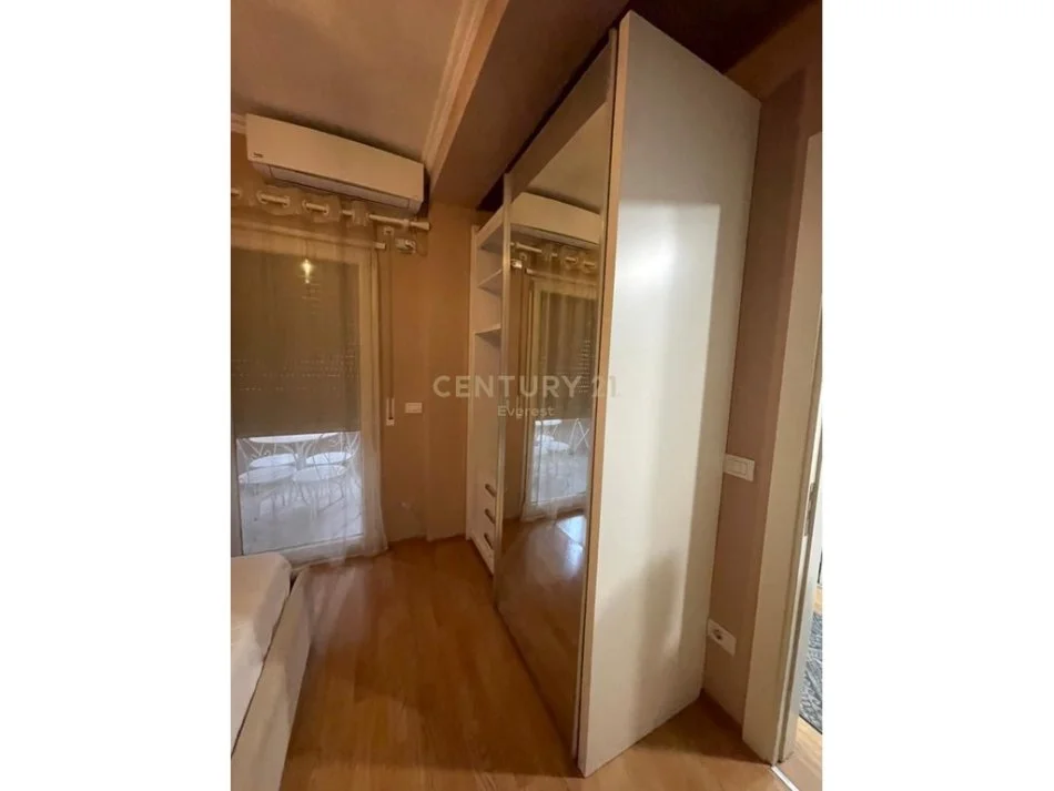 Tirane, jepet me qera apartament 1+1+Ballkon Kati 6, 70 m² 500 € (Ali Dem)