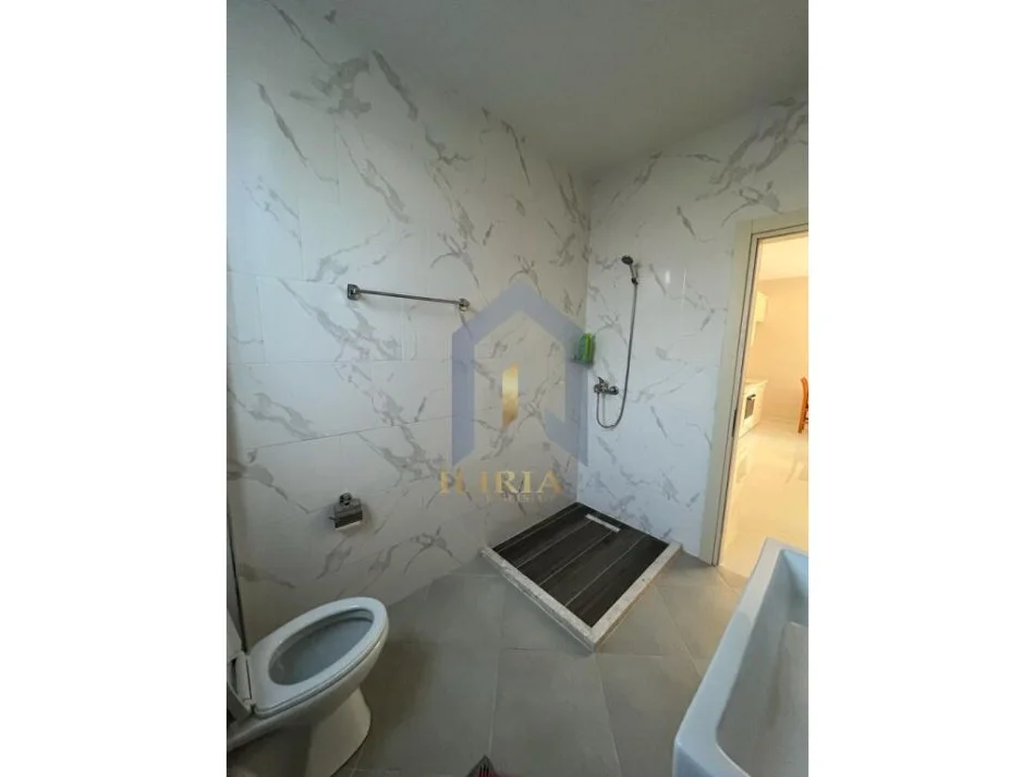 Tirane, jepet me qera apartament 1+1 Kati 1, 60 m² 280 € (rruga lasgush pogradeci)