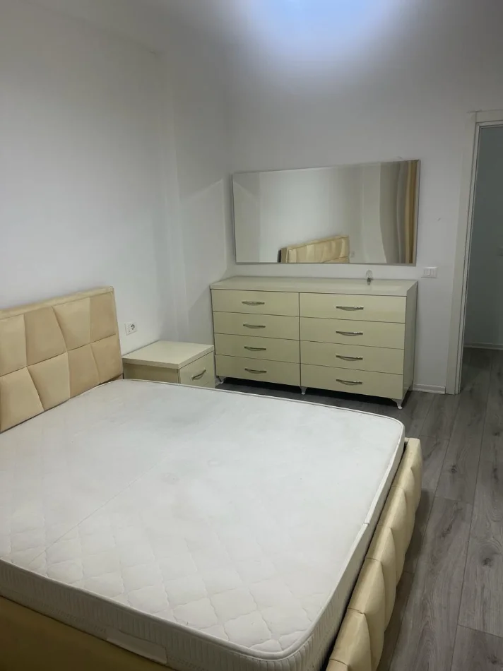 Tirane, jepet me qera apartament 2+1 Kati 5, 90 m² 600 € (Yzberisht)