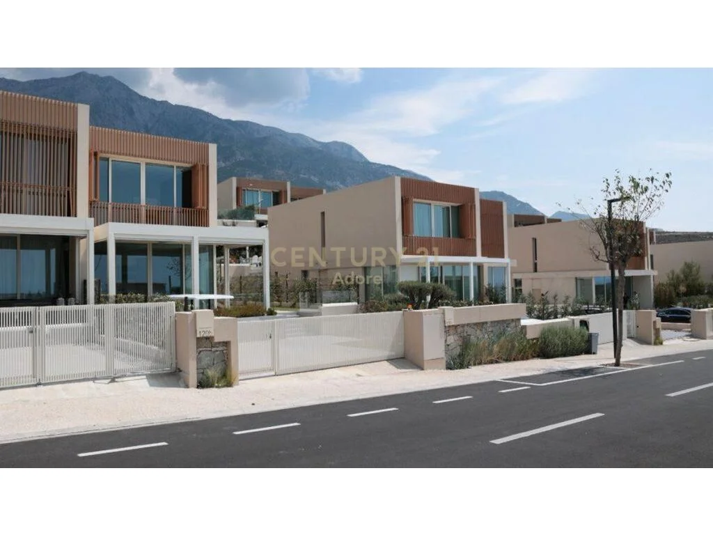 Shesim 2+1+2 me verandë dhe pamje mahnitëse në Green Coast!