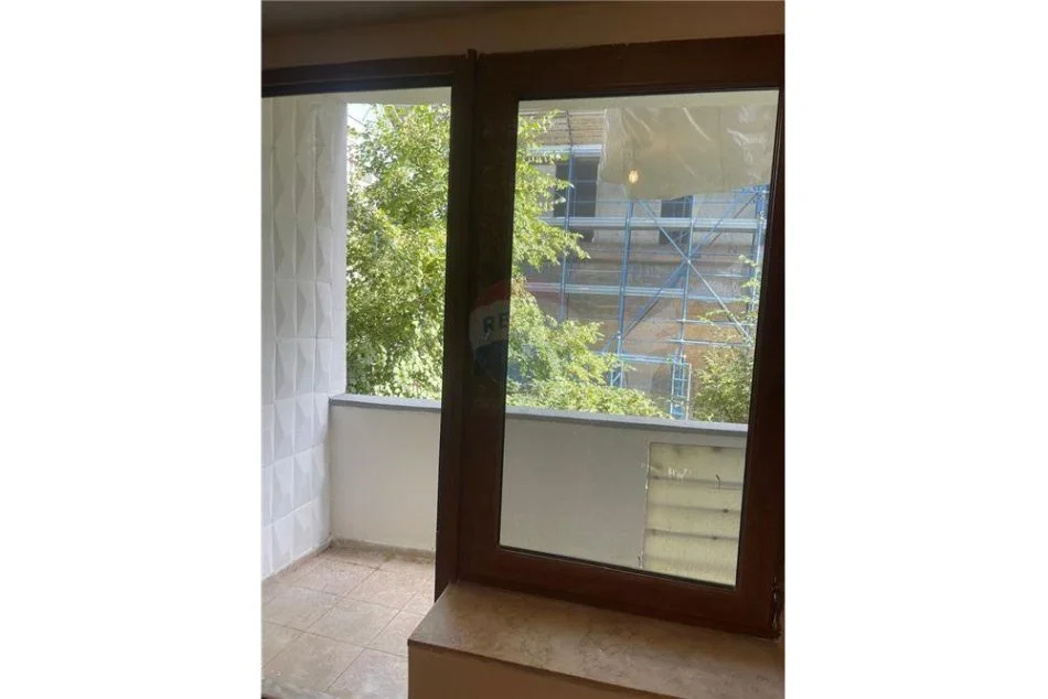 Tirane, jepet me qera zyre Kati 3, 60 m² 600 € (Rruga "Brigada 8")