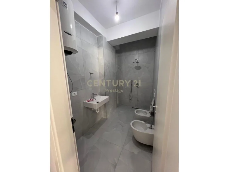 Tirane, shitet 2+1+Ballkon , 131.000 € 