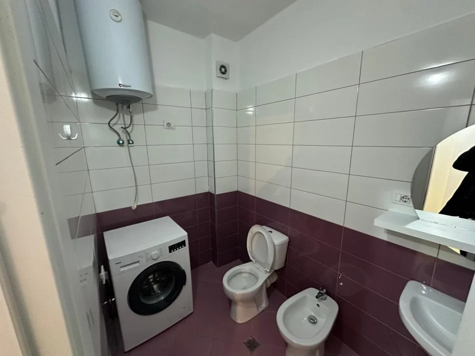 Tirane, jepet me qera apartament 1+1+Ballkon Kati 2, 70 m² 500 € (DON BOSKO)