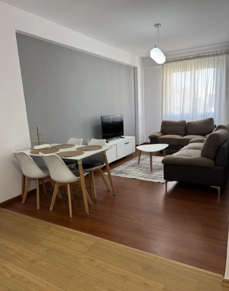 Apartament 2+1 me qera tek 21 Dhjetori/ Kompleksi Star (600 Euro)