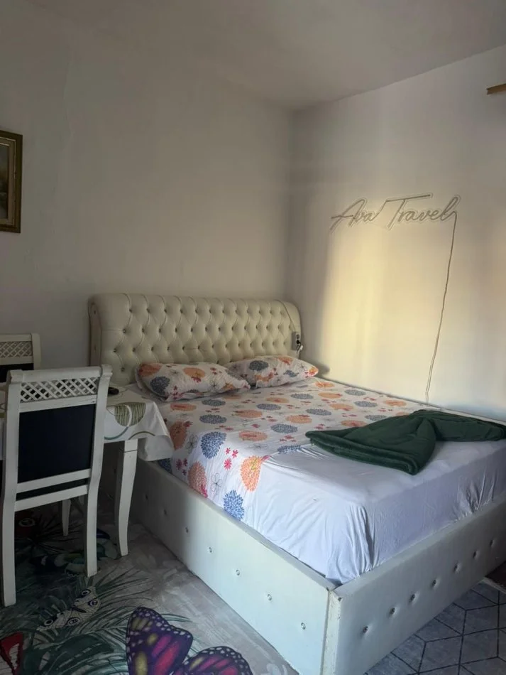 Garsoniere me qera ne qender tek Pazari i Ri (280 Euro i diskutueshem)