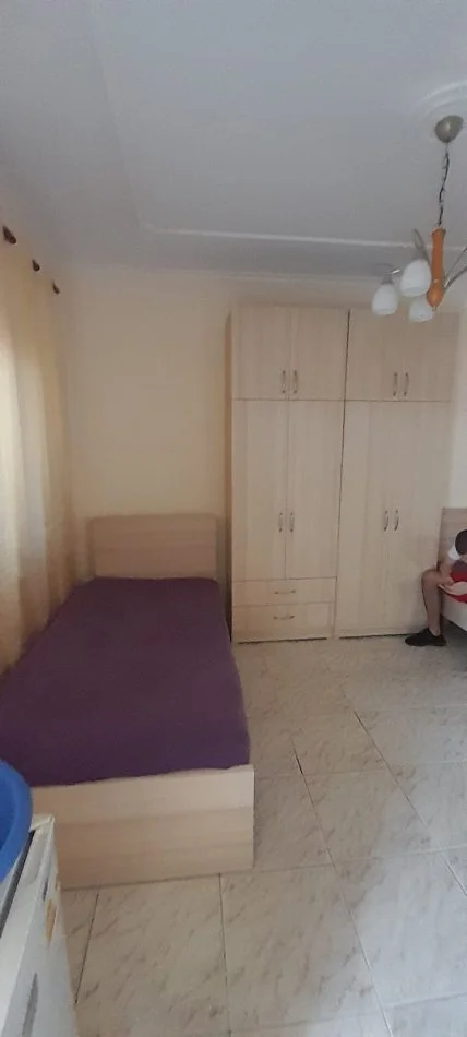 Grasoniere me qera tek Stacioni i Trenit/Dispanceria (30,000 Leke)