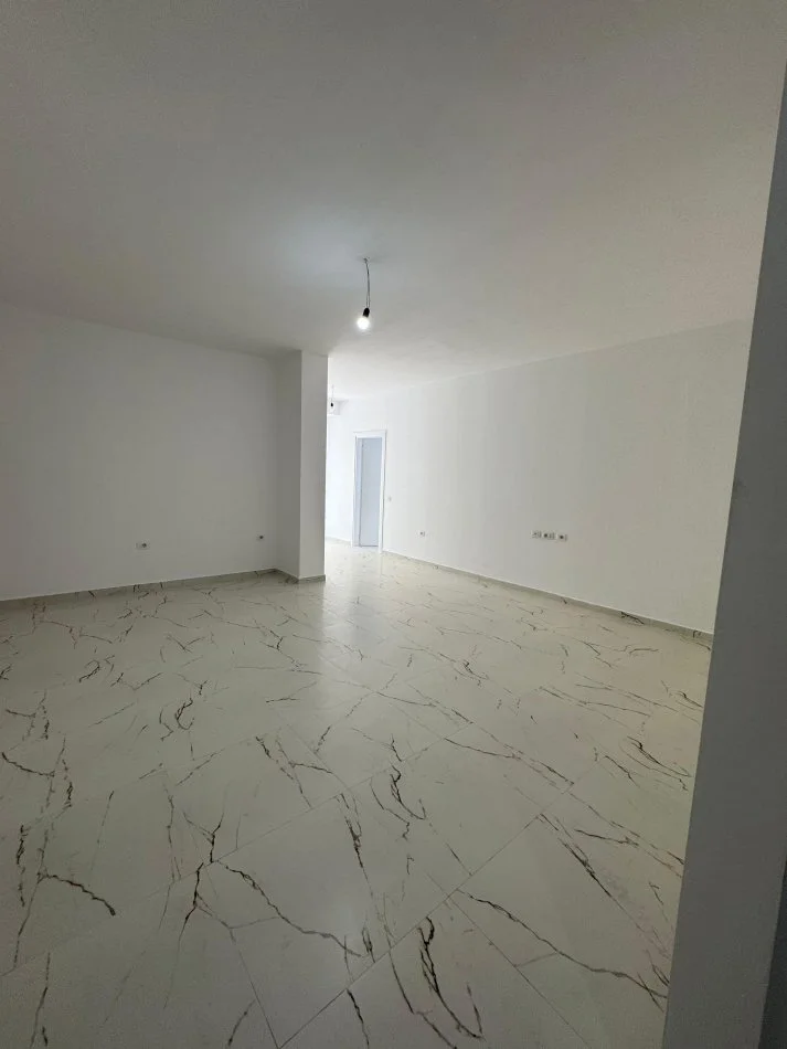 Tirane, jepet me qera apartament 2+1+Aneks+Ballkon Kati 3, 90 m² 850 € (qender)