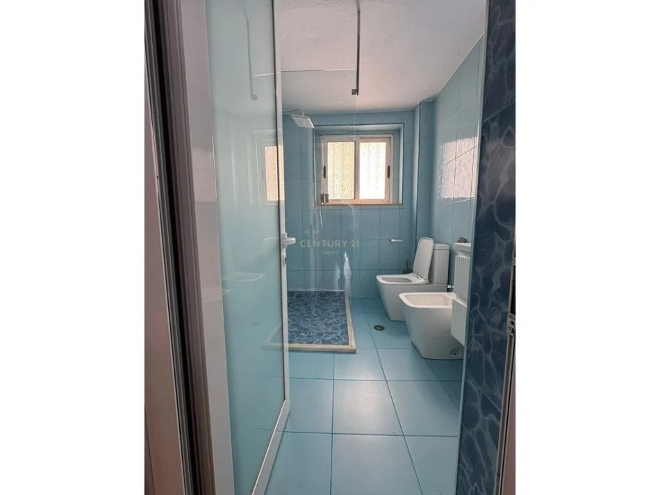 Vlore, jepet me qera apartament 2+1 Kati 2, 75 m² 1.200 € (RRUGA E DURRESIT)