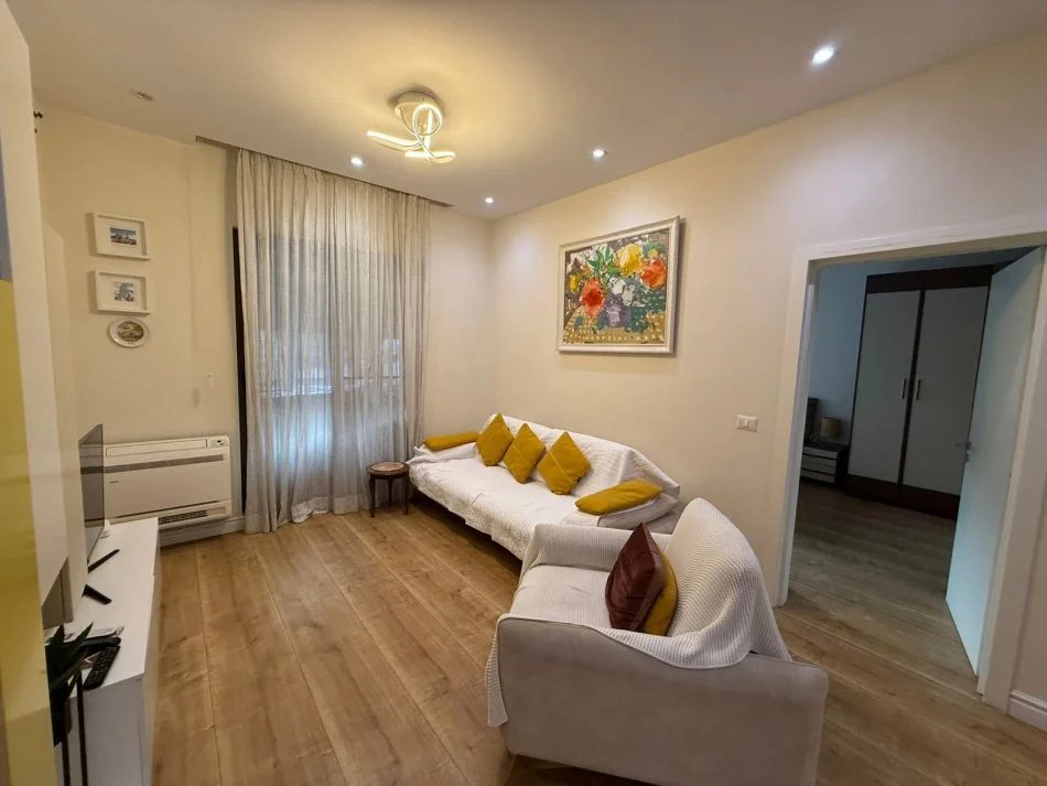 Apartament 2+1 me qera ne Myslym Shyr (800 Euro)