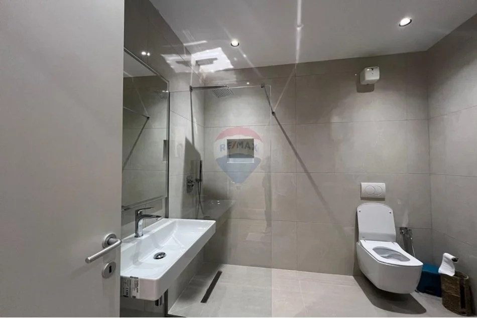 Tirane, jepet me qera apartament 1+1 Kati 4, 65 m² 700 € 