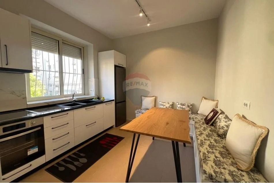 Tirane, jepet me qera apartament 1+1+Aneks+Ballkon Kati 1, 72 m² 640 € (Rruga Haxhi Hysendalliu)