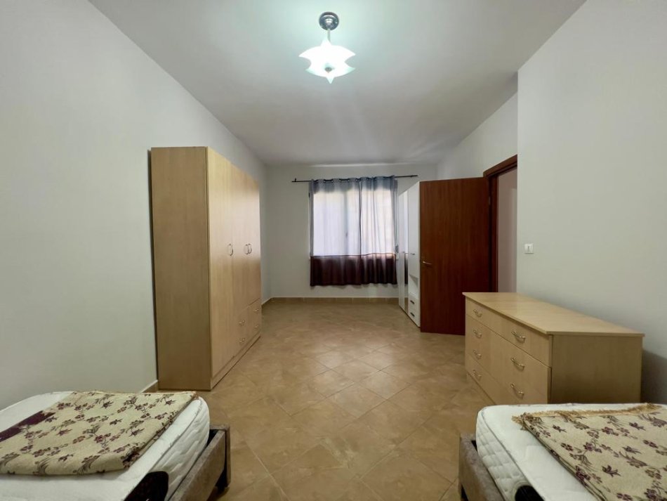 Tirane, jepet me qera apartament 1+1+Ballkon Kati 6, 70 m² 550 € 