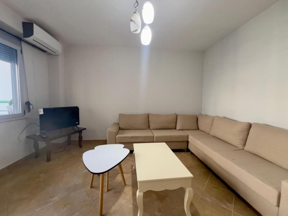 Tirane, jepet me qera apartament 1+1+Ballkon Kati 6, 70 m² 550 € 