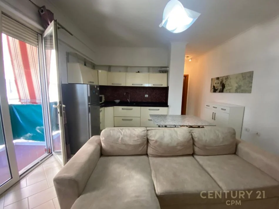 Tirane, jap me qera 1+1+Ballkon Kati 2, 57 m² 550 € 