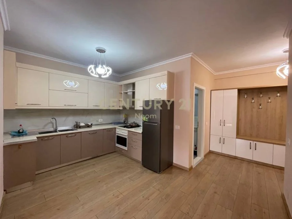 Tirane, jepet me qera apartament 2+1+Aneks+Ballkon Kati 2, 135 m² 900 € (Neom116340)