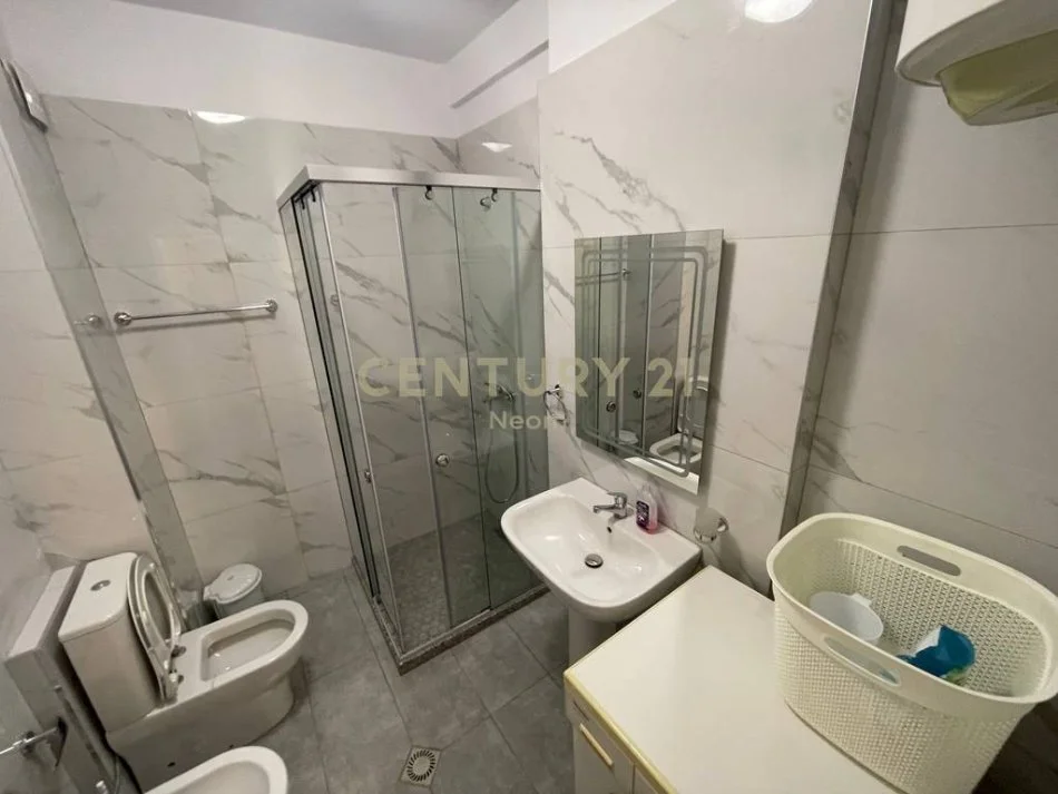 Tirane, jap me qera apartament 2+1+2+POST PARKIMI+Ballkon , 135 m² 900 € (Kopshti Botanik)