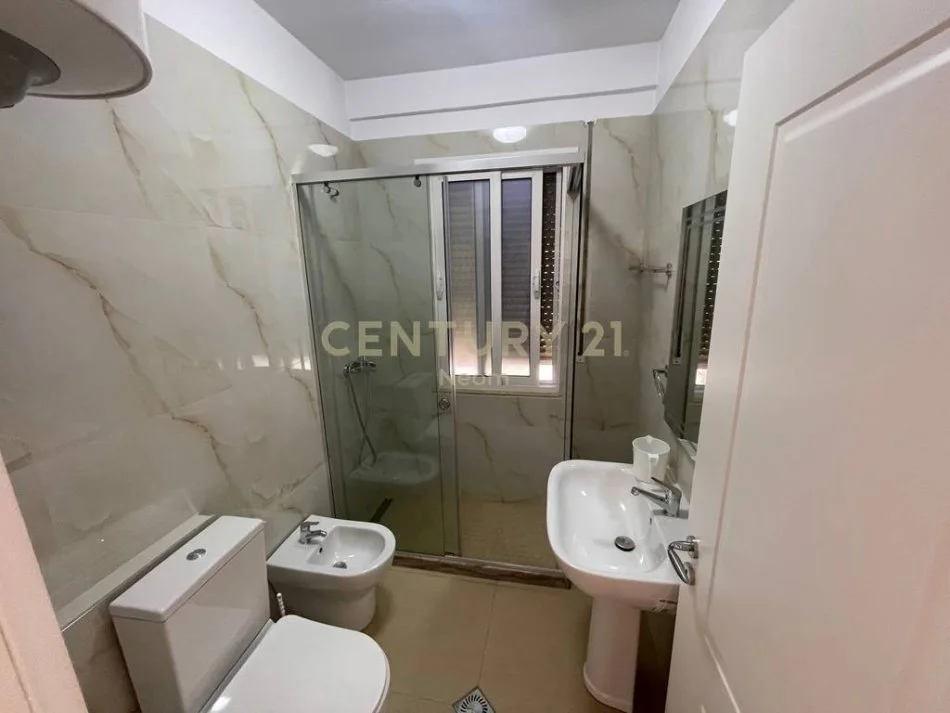 Tirane, jepet me qera apartament 2+1+Aneks+Ballkon Kati 2, 135 m² 900 € (Neom116340)