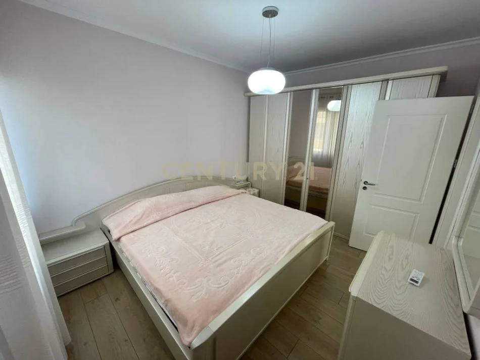 Tirane, jepet me qera apartament 2+1+Aneks+Ballkon Kati 2, 135 m² 900 € (Neom116340)