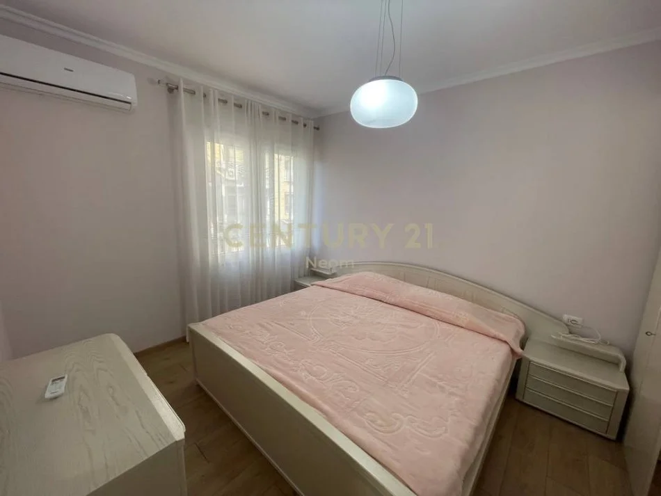 Tirane, jap me qera apartament 2+1+2+POST PARKIMI+Ballkon , 135 m² 900 € (Kopshti Botanik)