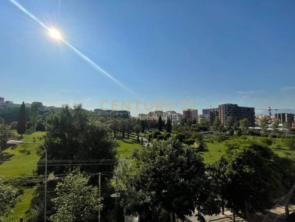 Tirane, jap me qera apartament 2+1+2+POST PARKIMI+Ballkon , 135 m² 900 € (Kopshti Botanik)