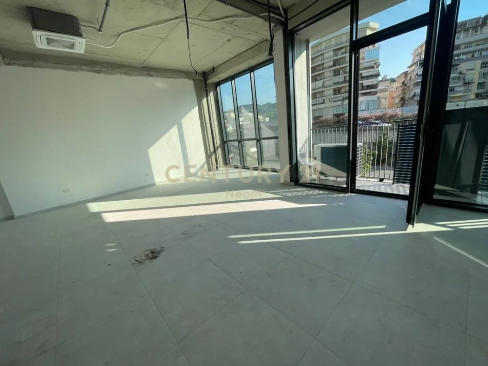 Tirane, jap me qera ambjent biznesi , 75 m² 1.000 € (Lake View, Liqeni Tiranes)