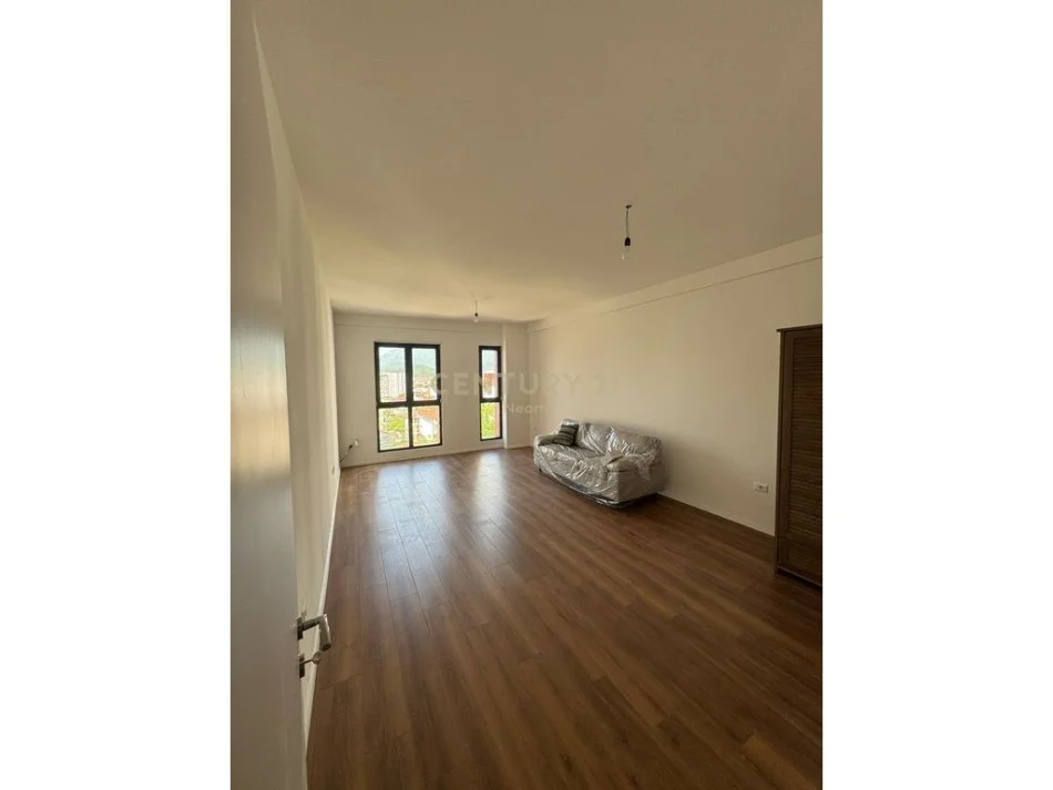 Tirane, shitet apartament 2+1 Kati 4, 95 m² 190.500 € (Farmacia 10)