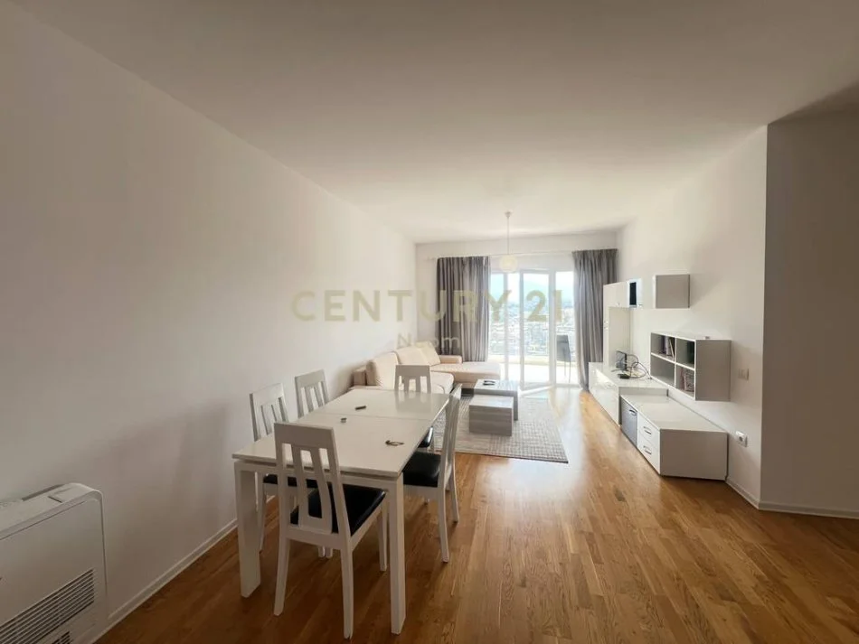 Tirane, jap me qera apartament 2+1+2+Ballkon , 100 m² 800 € (Kopshti Botanik Zoologjik)